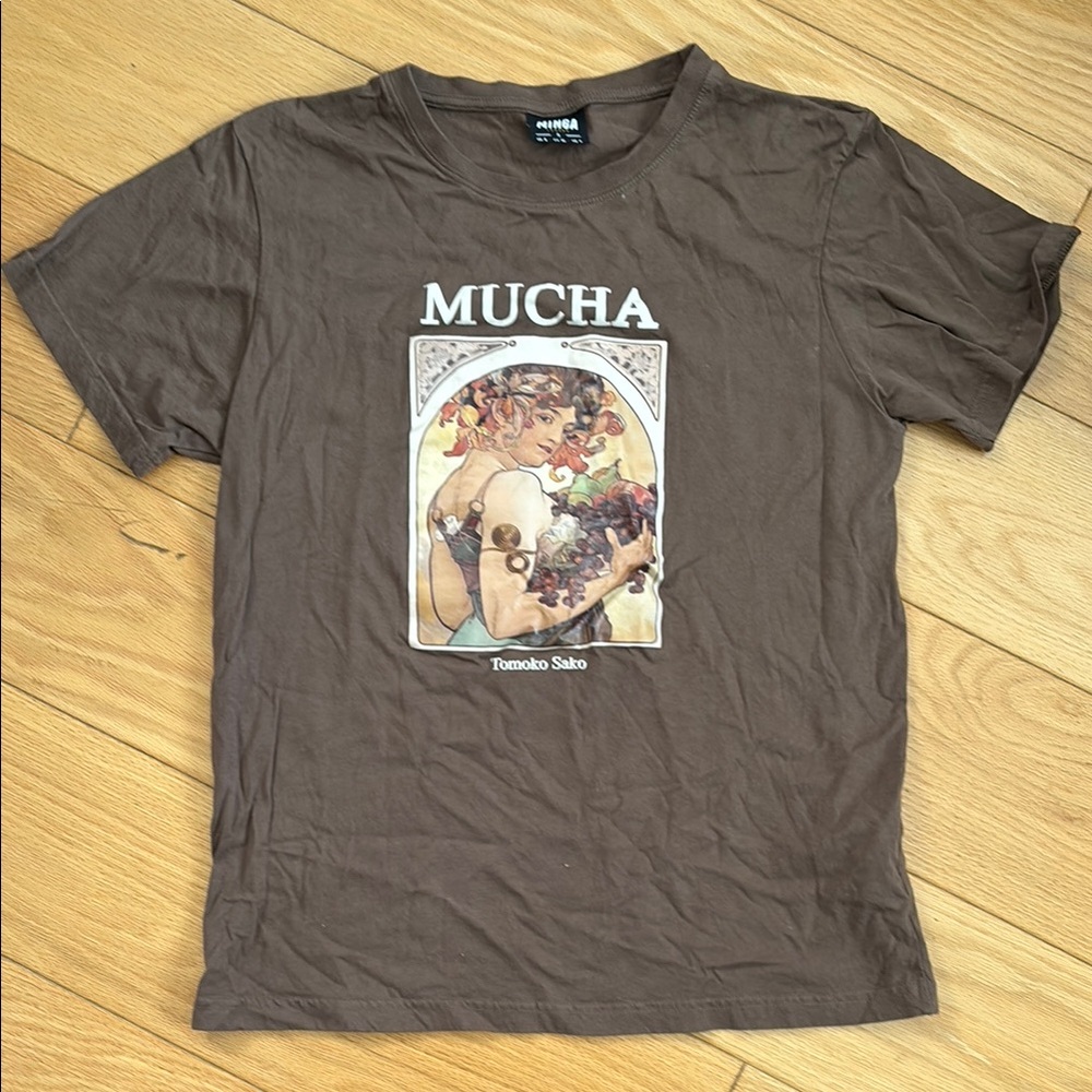 Brown Short Sleeve Tee with Art Nouveau Design